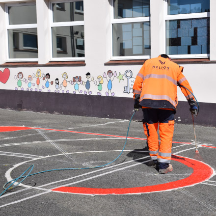 HELIOS entreprise de marquage au sol, design actif et signalisation routière, application marquage d'animation cour d'école