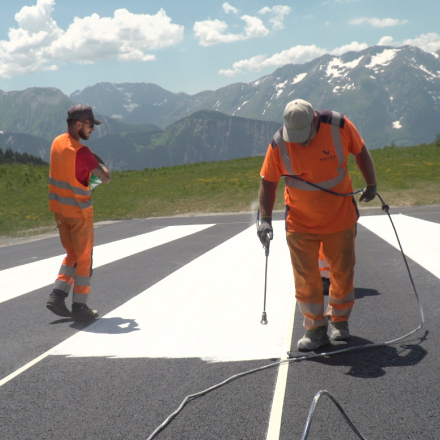 Marquage au sol des aéroports, piste de décollage et attérissage
