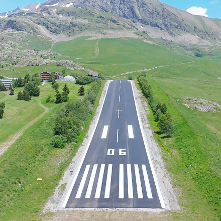 Marquage au sol des aéroports, piste de décollage et attérissage