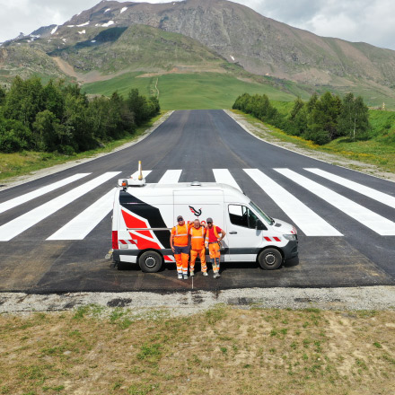 Marquage au sol des aéroports, piste de décollage et attérissage