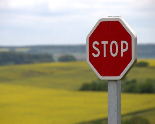 panneau-de-police-quel-specificites-signalisation-verticale-groupe-helios