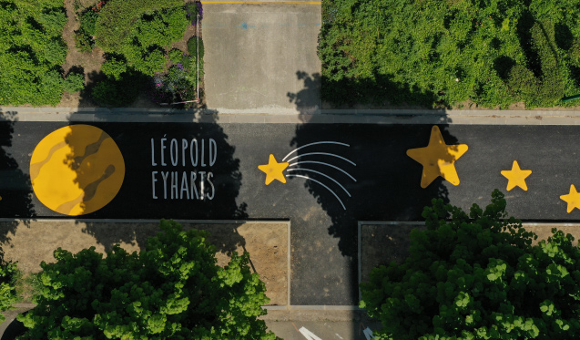 Pour répondre à une demande de la Métropole Rouen Normandie, nos équipes ont récemment réalisé un aménagement urbain original, rue du Président Kennedy à Bihorel, aux abords d’une école maternelle.