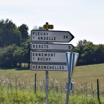 Signalisation verticale, signalisation de police et directionnelle
