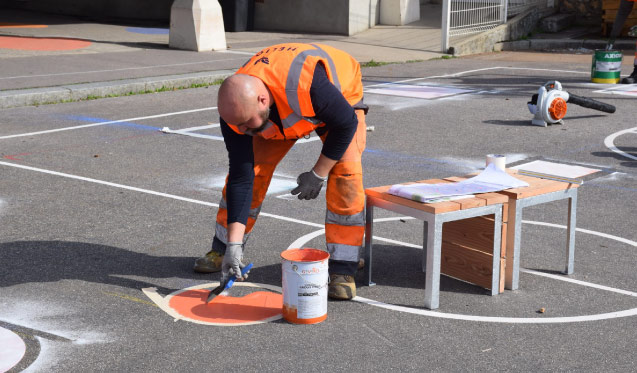 Des cours d’école transformées en Normandie