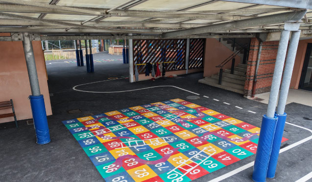 Des cours d’école transformées en Normandie