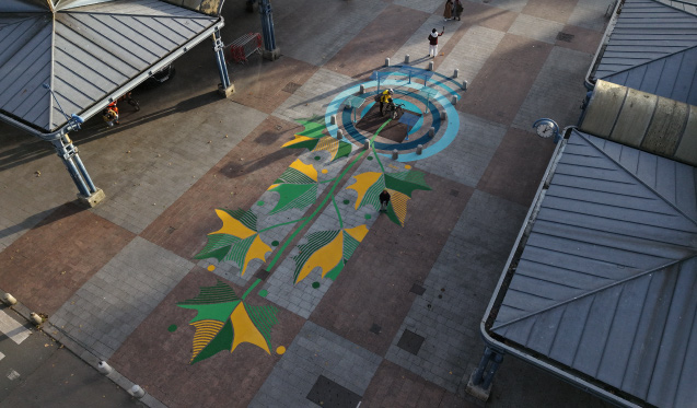 Fresque colorée sur la place Saint-Marc à Rouen