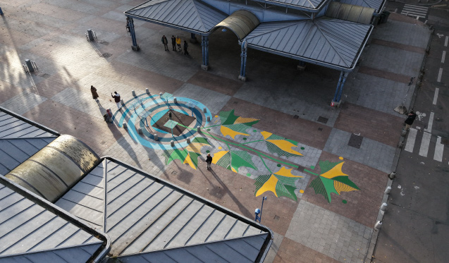 Fresque colorée sur la place Saint-Marc à Rouen