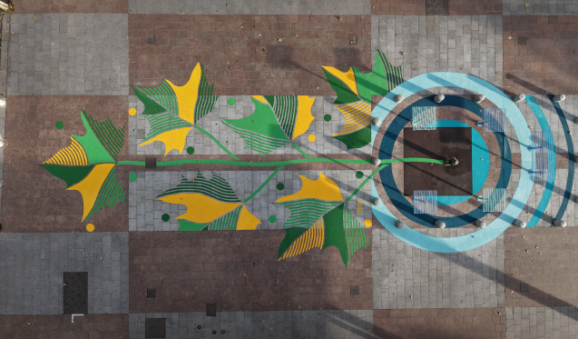 Fresque colorée sur la place Saint-Marc à Rouen