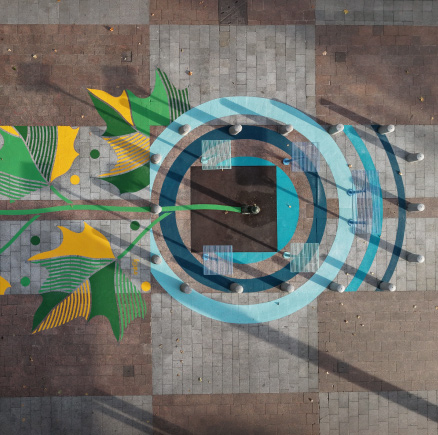 Fresque colorée sur la place Saint-Marc à Rouen