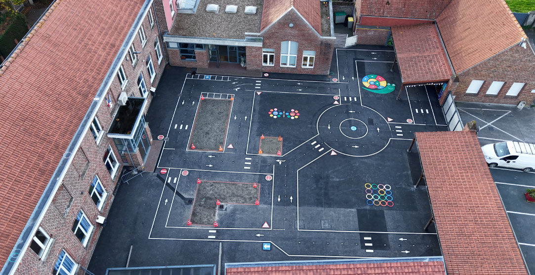 La cour d’école, un espace pour jouer et apprendre