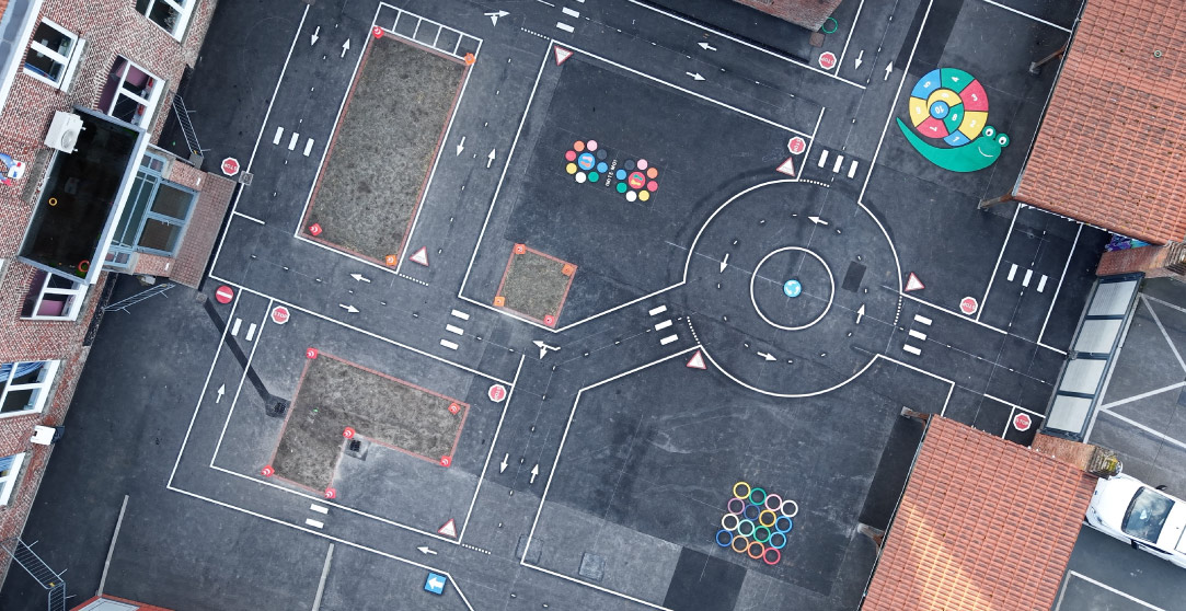 La cour d’école, un espace pour jouer et apprendre