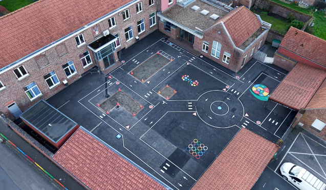 La cour d’école, un espace pour jouer et apprendre