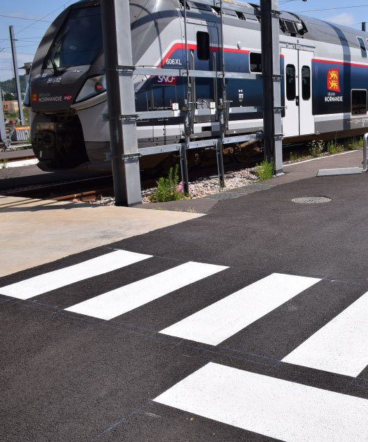 marquage passage piéton, gare sncf, zone sécurisé