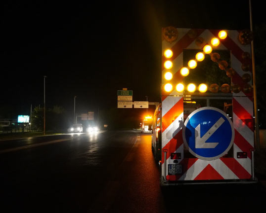 Le marquage routier dédiés aux routes et autoroutes, la signalisation horizontale constitue un élément essentiel de sécurité 
